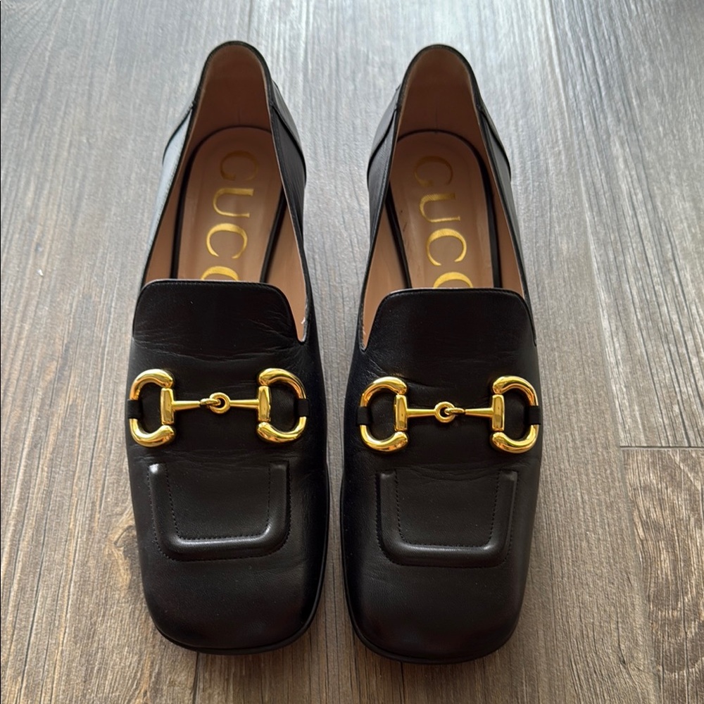 Gucci Black and Gold Flats with Horsebit Detail size 40.5